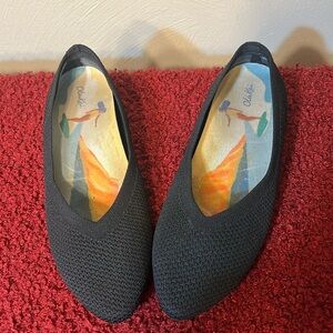 OluKai black pointed ballet flats size 7 (machine washable)